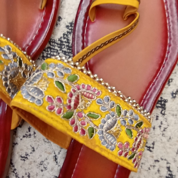 Embroidered Traditional Slippers - Picture 8 of 11